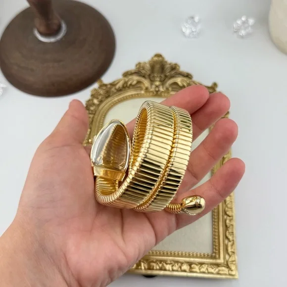 HOT ITEM – Serpenti-Inspired Gold Coil Watch – Bestseller! - Picture 7 of 17